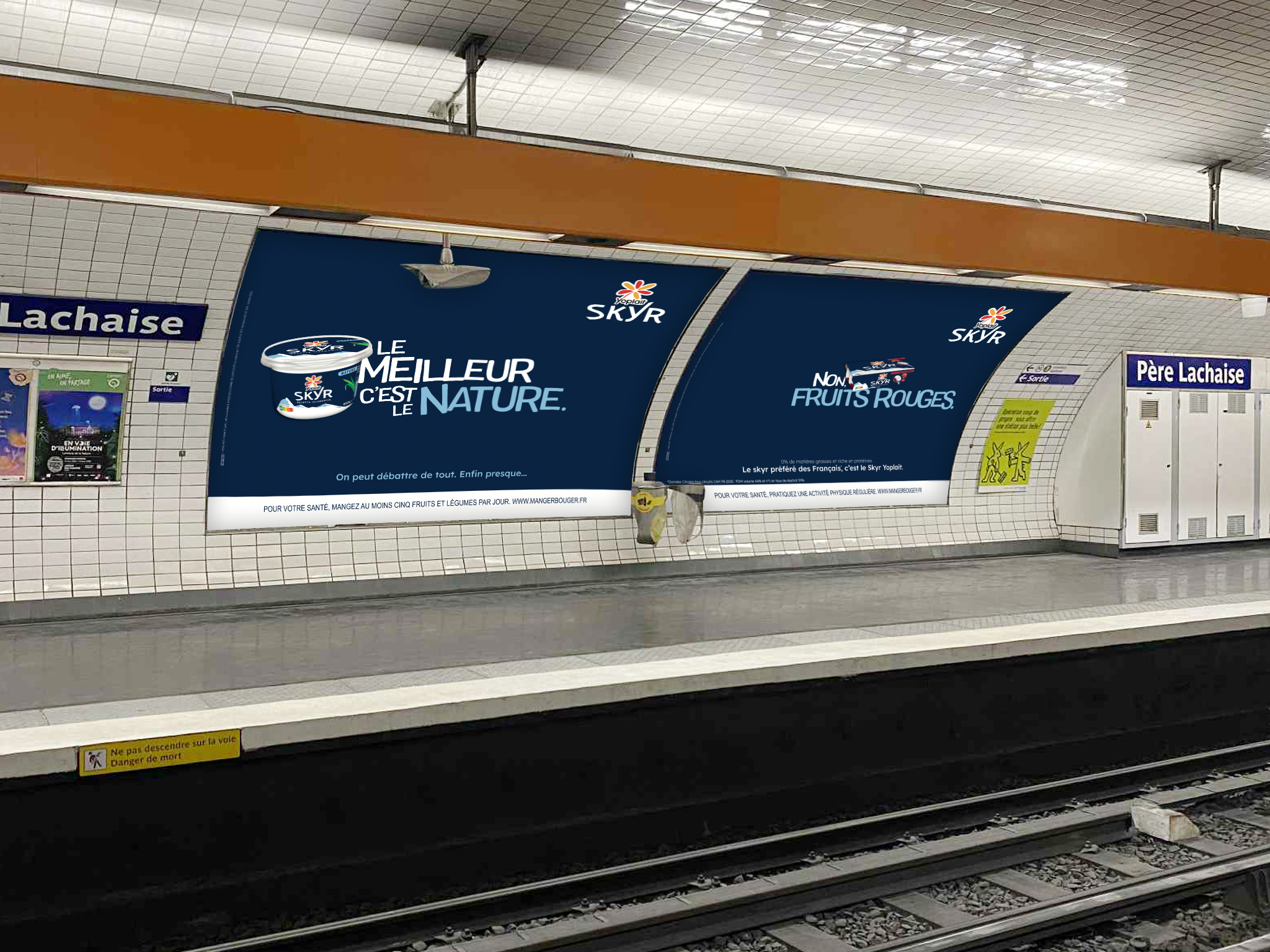 Direction artistique affichage metro pour la campagne on peut debattre de tout de Skyr Yoplait – Sarah Brossard