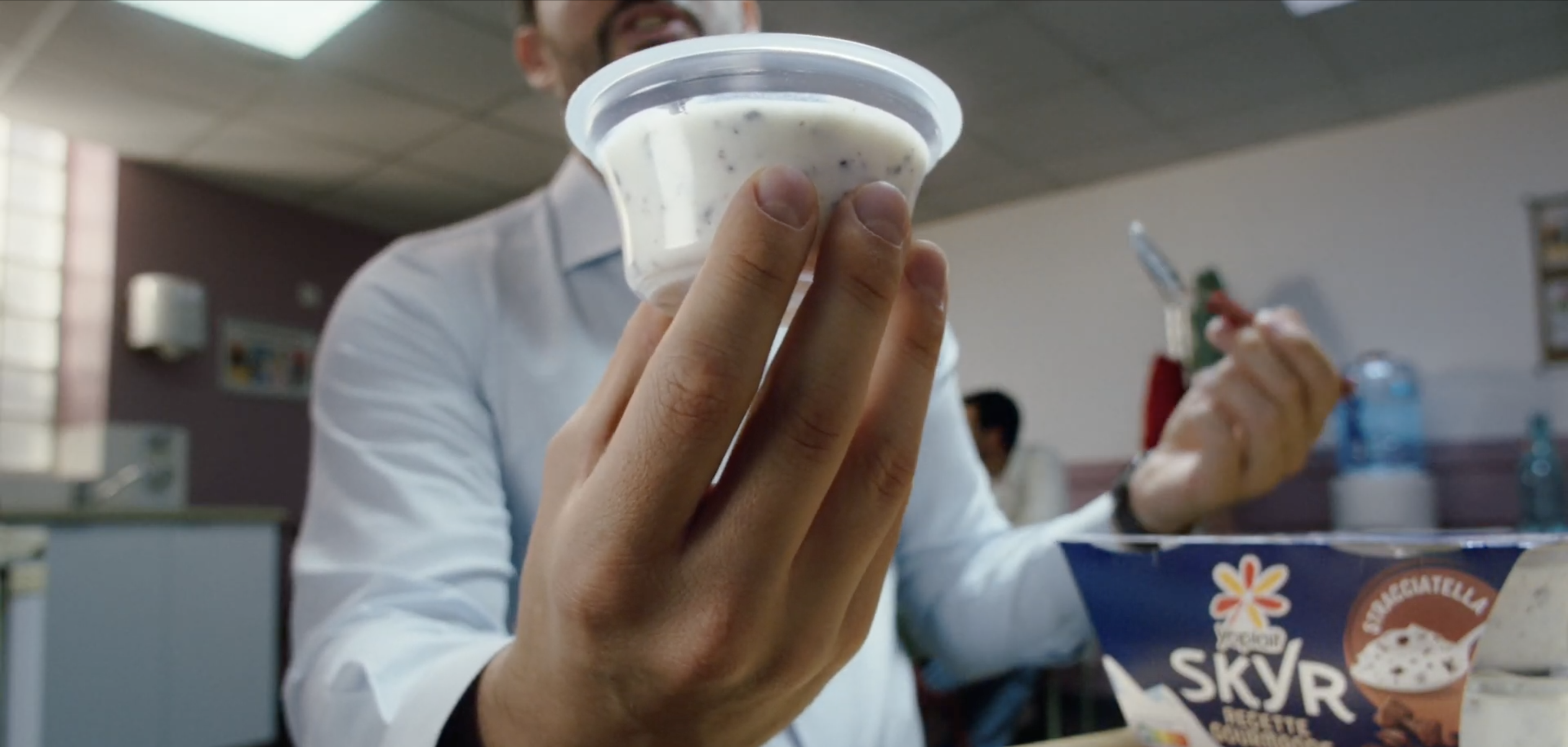 Skyr Yoplait – key visual campagne “On peut débattre de tout” – Sarah Brossard